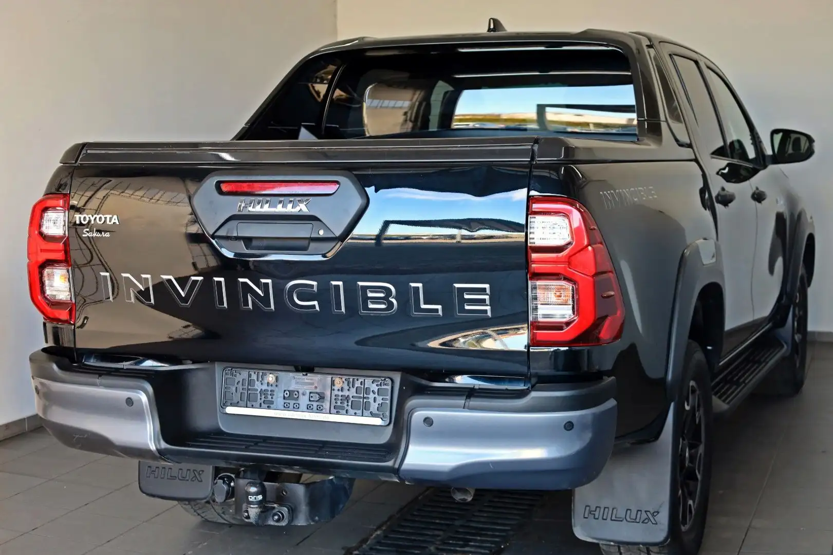 Toyota Hilux 2.8 D-4D Invincible Sport,el.Rollo,JBL,AHK Schwarz - 2