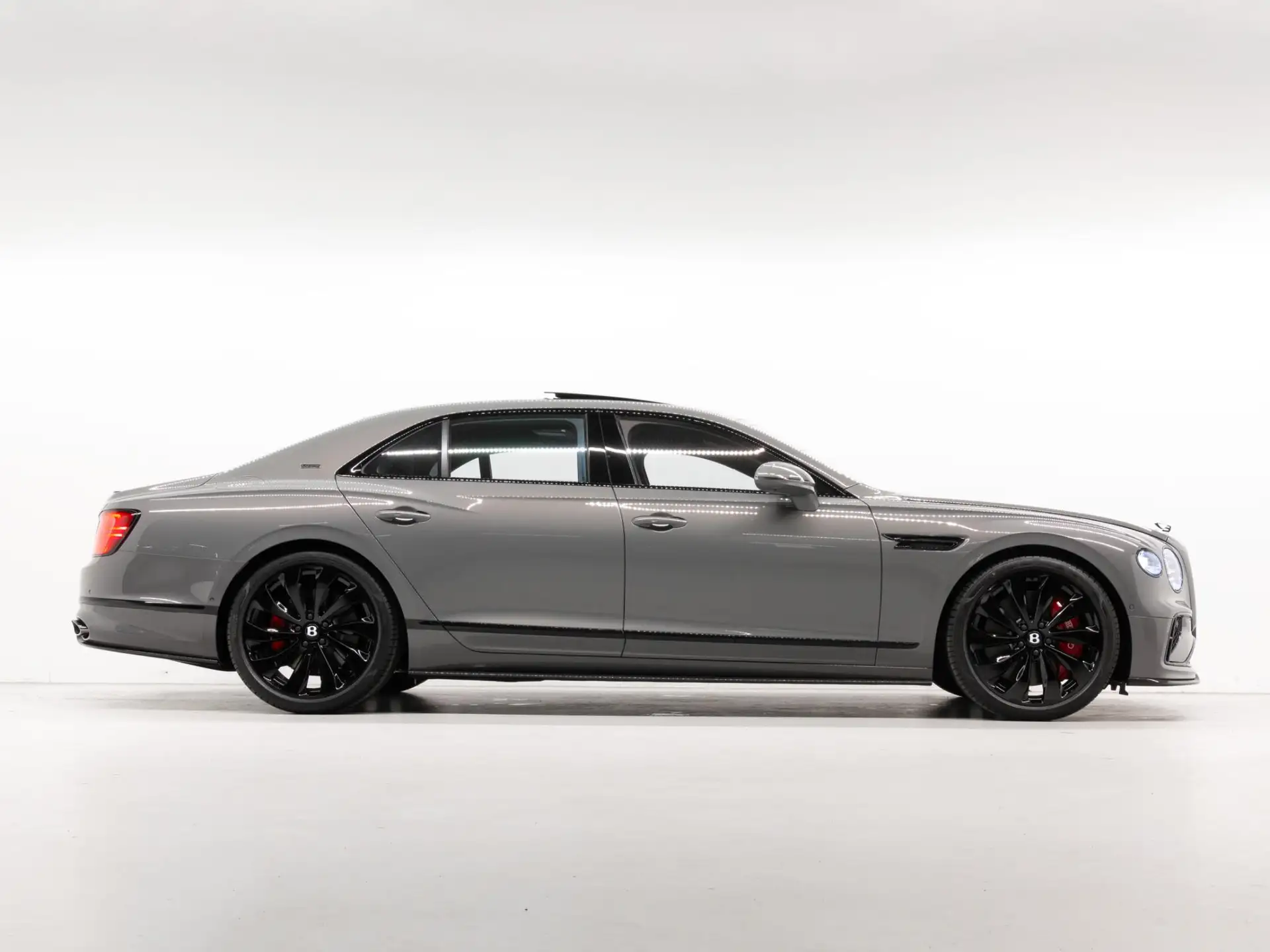 벤틀리 플라잉스퍼 4.0 V8 Plug-in Hybrid 2025 회색 사진 3