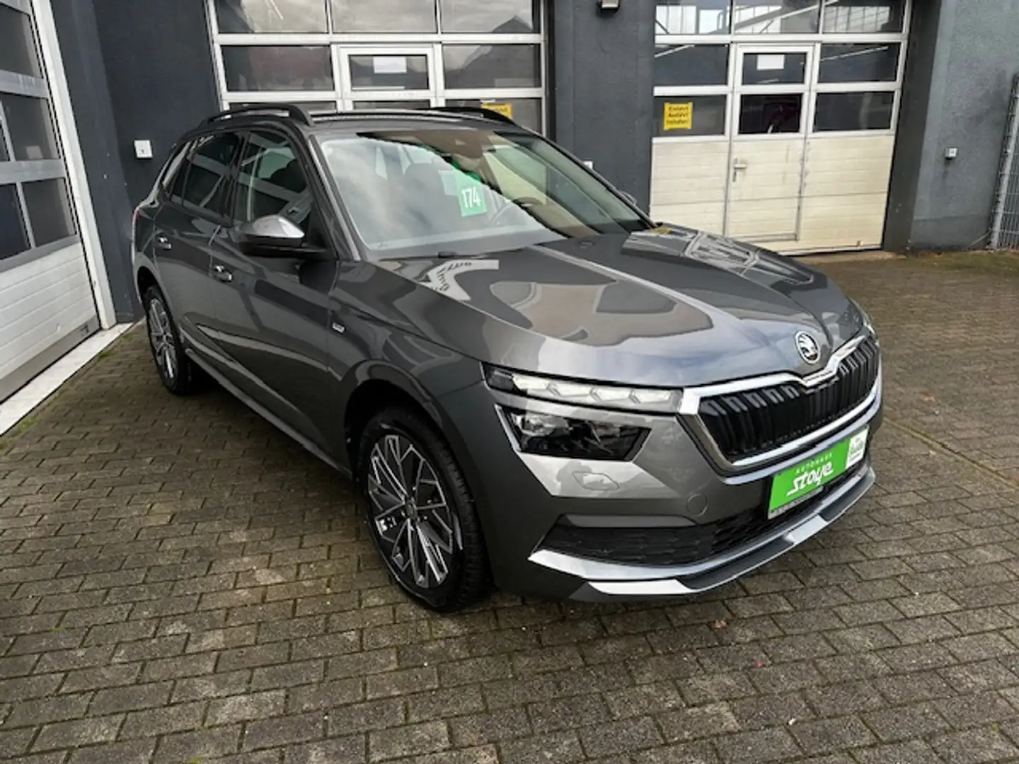 Skoda Kamiq Tour 1,0 6Gang 116PS,CARPLAY,GJR,GARANTIE Gris - 2