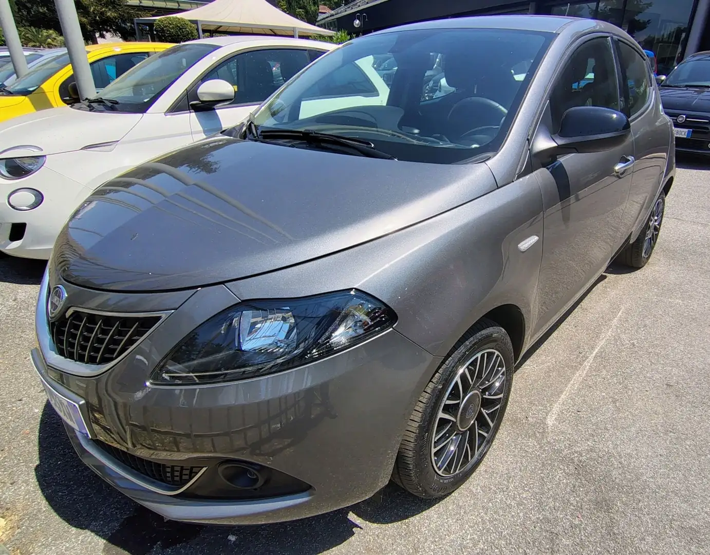 Lancia Ypsilon 1.0 FireFly 5 porte S&S Hybryd Gold PLUS Grigio - 1
