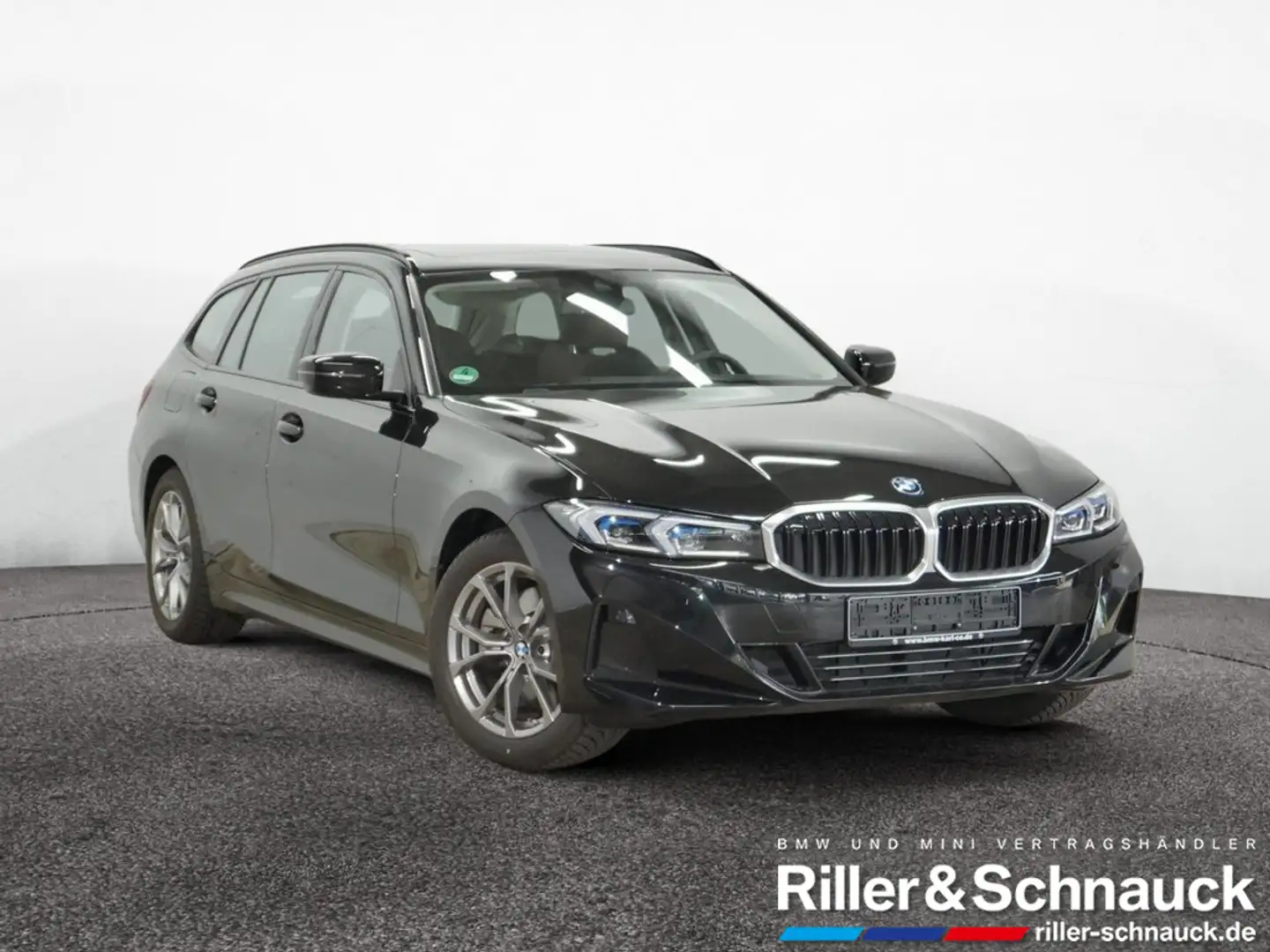 BMW 330 e Touring xDrive PANO+HUD+KAM+LEDER+SHZG Schwarz - 2