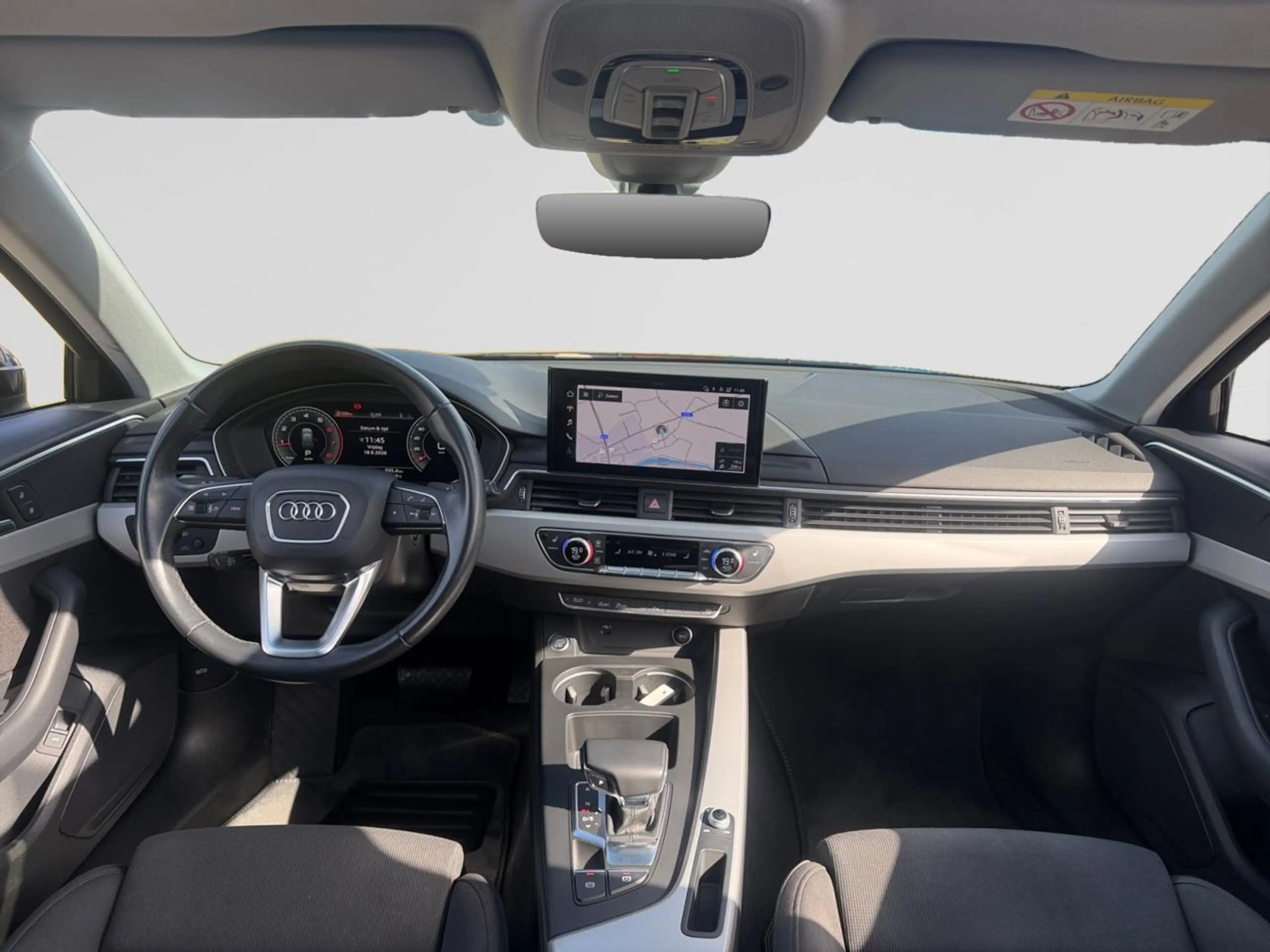 Audi A4 35 TFSI Advanced 110 Kw ( 150 pk ) ///  Pano - dak /// Trekhaak /// Verwarmbare voorzetels — photo 3