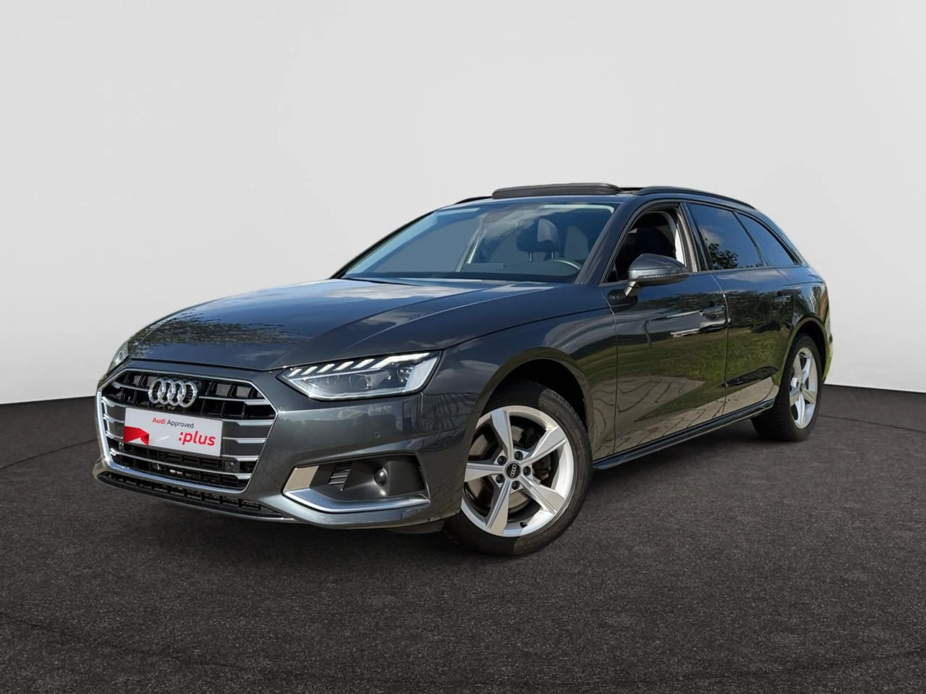 Audi A4 35 TFSI Advanced 110 Kw ( 150 pk ) /// Pano - dak /// Trekhaak /// Verwarmbare voorzetels