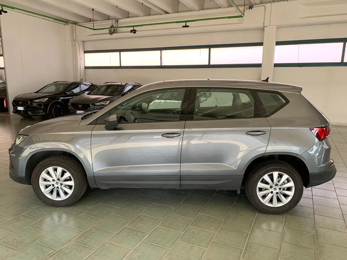 SEAT Ateca Ateca 2020 1.0 tsi Reference 110cv Grau - 2