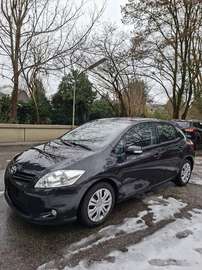 Auris 1.6 Executive