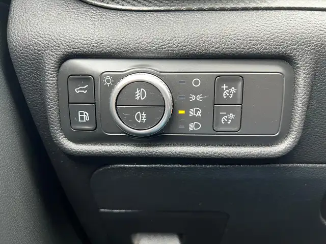 Ford Explorer view 22
