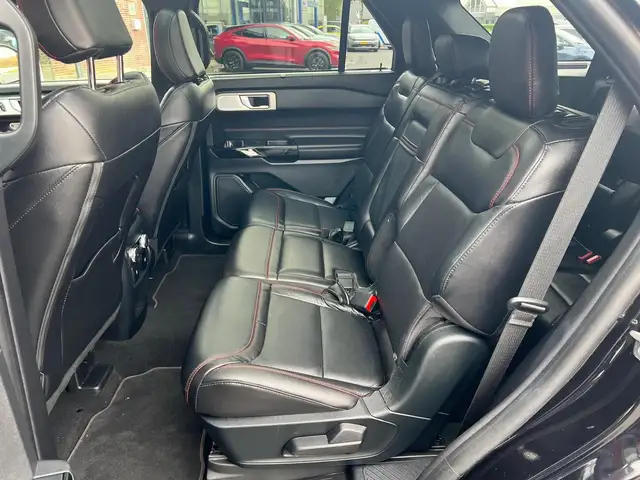 Ford Explorer view 12