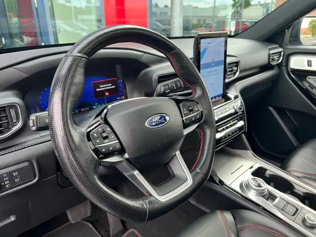 Ford Explorer view 8