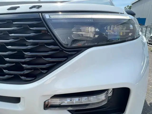 Ford Explorer view 7