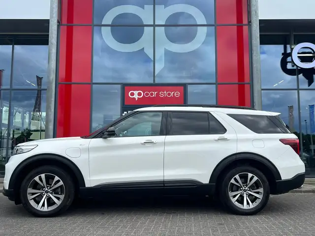 Ford Explorer view 4