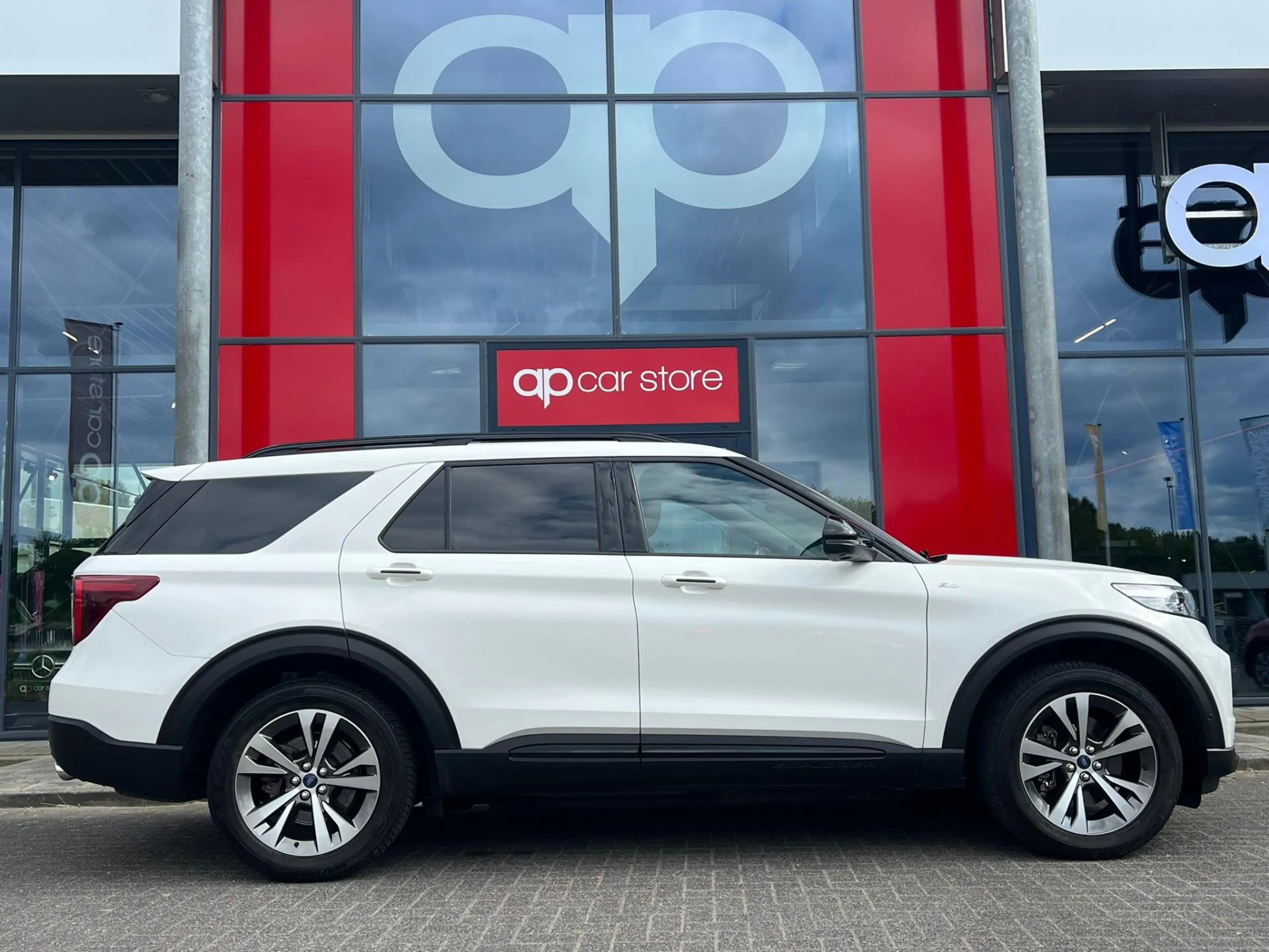 Ford Explorer 3.0 V6 EcoBoost PHEV ST-Line — photo 5