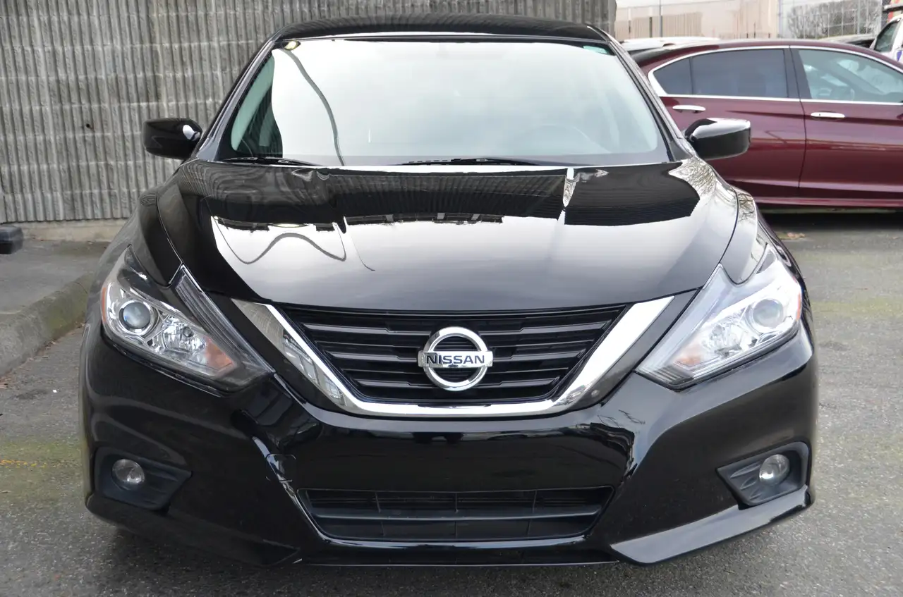 Nissan Altima снимка Nissan Altima