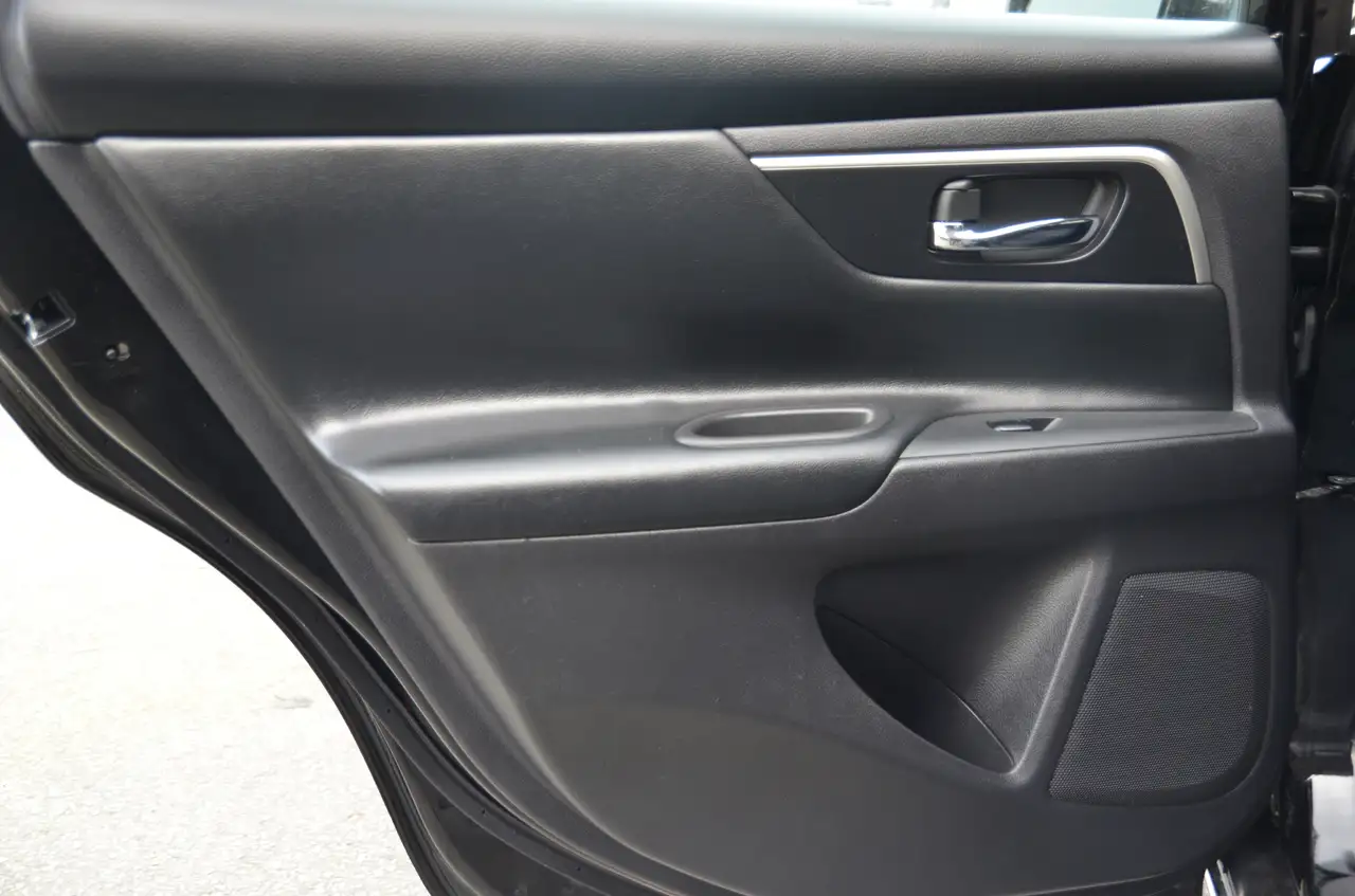 Nissan Altima снимка Nissan Altima