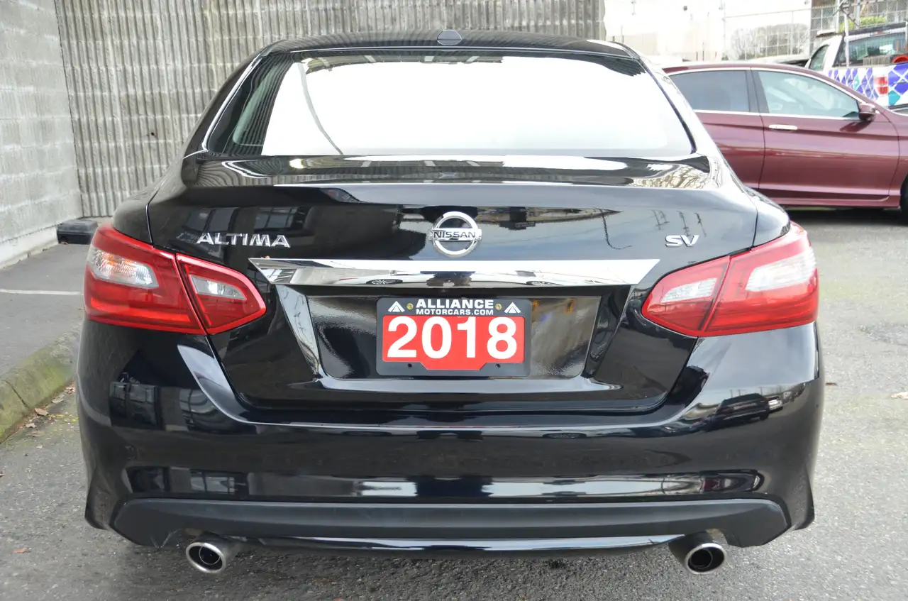 Nissan Altima снимка Nissan Altima