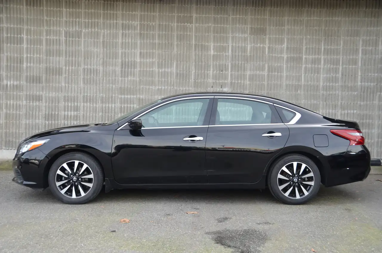 Nissan Altima снимка Nissan Altima
