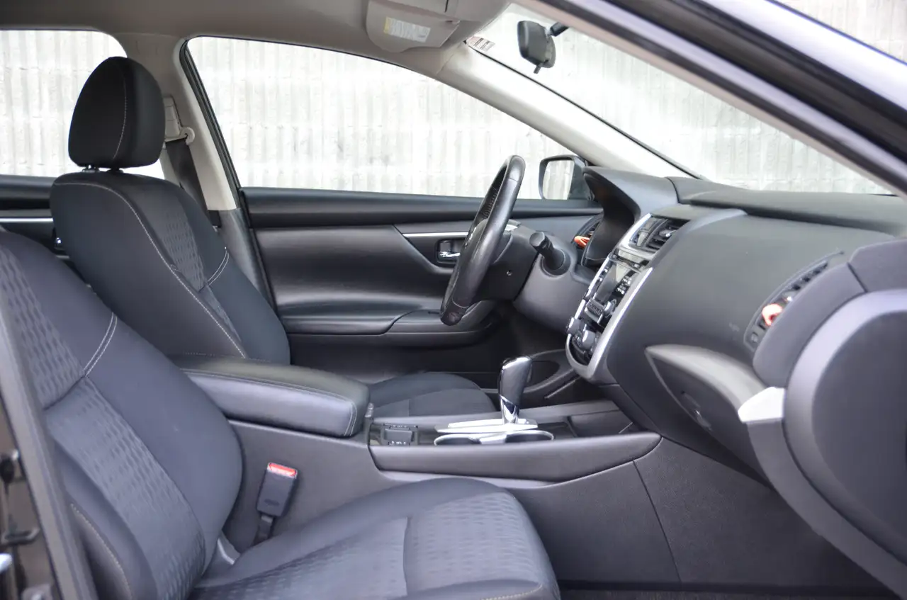 Nissan Altima снимка Nissan Altima