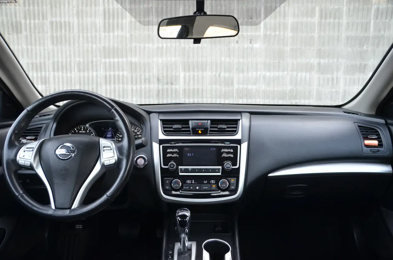 Nissan Altima снимка Nissan Altima