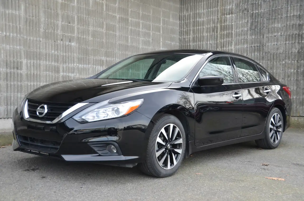 Nissan Altima снимка Nissan Altima