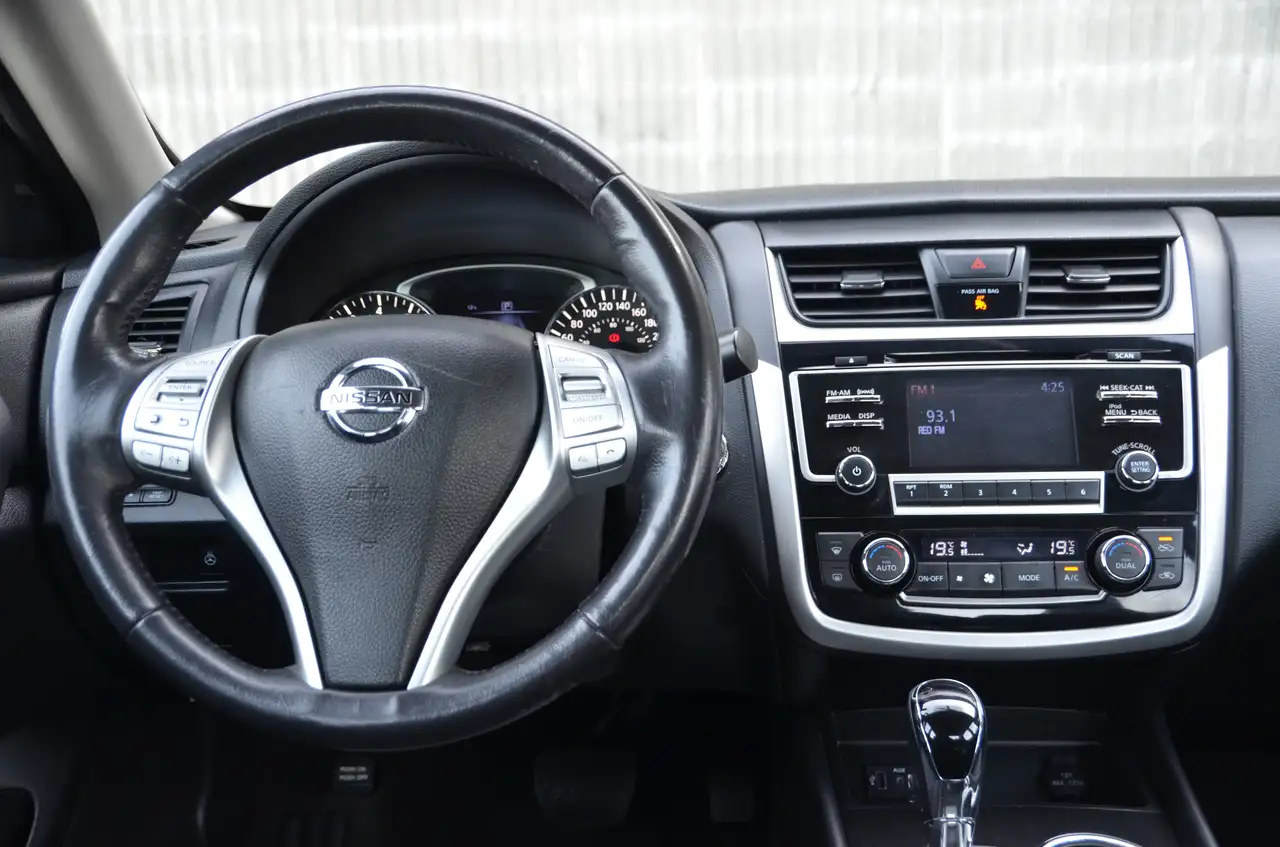Nissan Altima снимка Nissan Altima