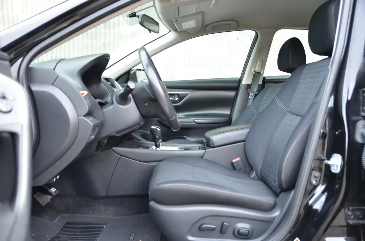 Nissan Altima снимка Nissan Altima