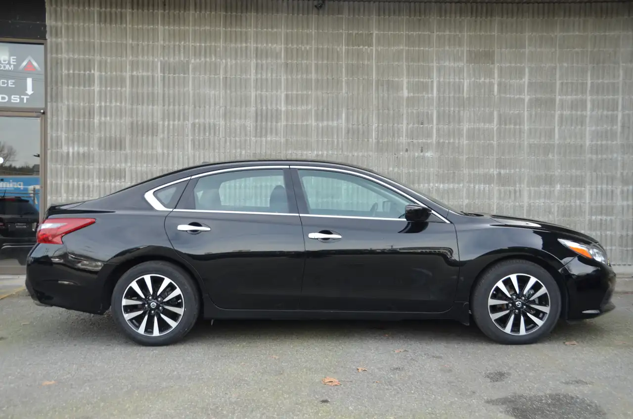 Nissan Altima снимка Nissan Altima