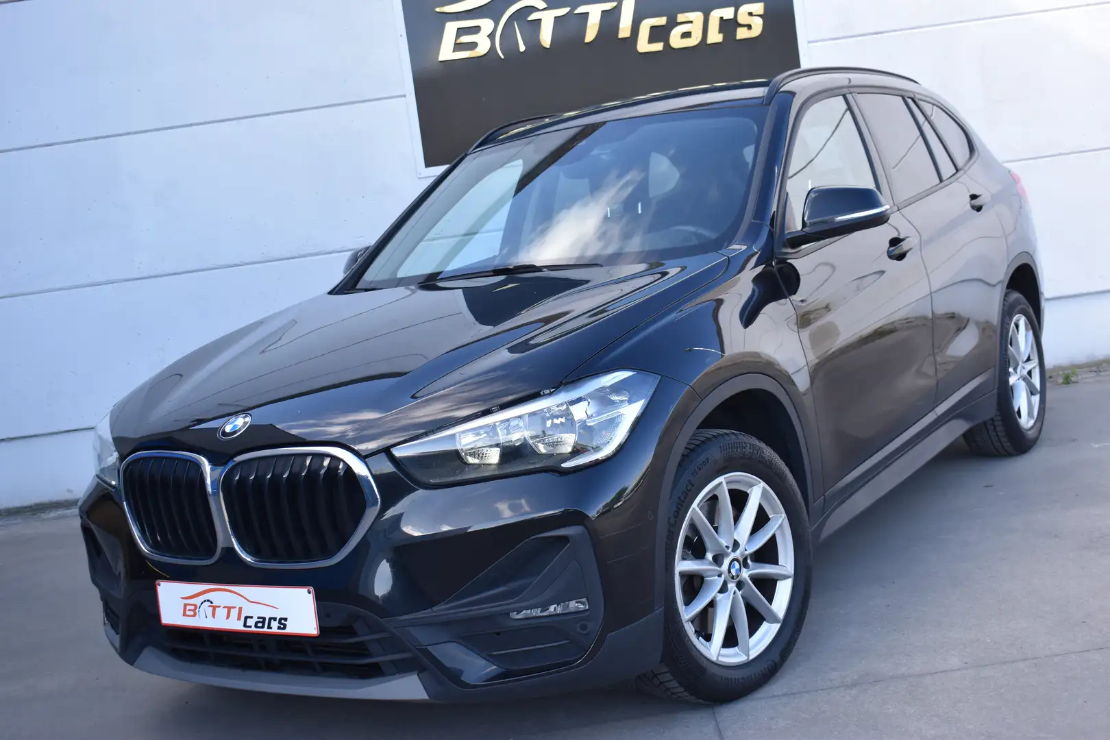 BMW X1 VERKOCHT/VENDUE* sDrive20dA* Airco* Navi* Camera* Noir - 1