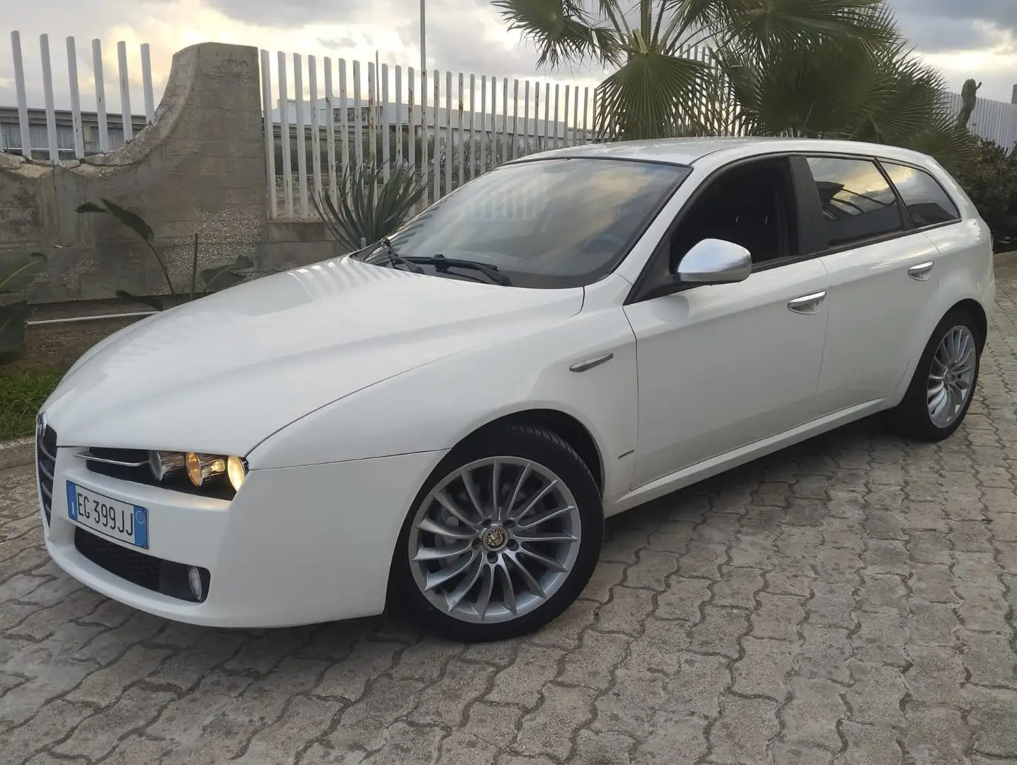 Alfa Romeo 159 SW 2.0 JTDm 136CV Distinctive C.LEGA R18 NAVI PDC Fehér - 1
