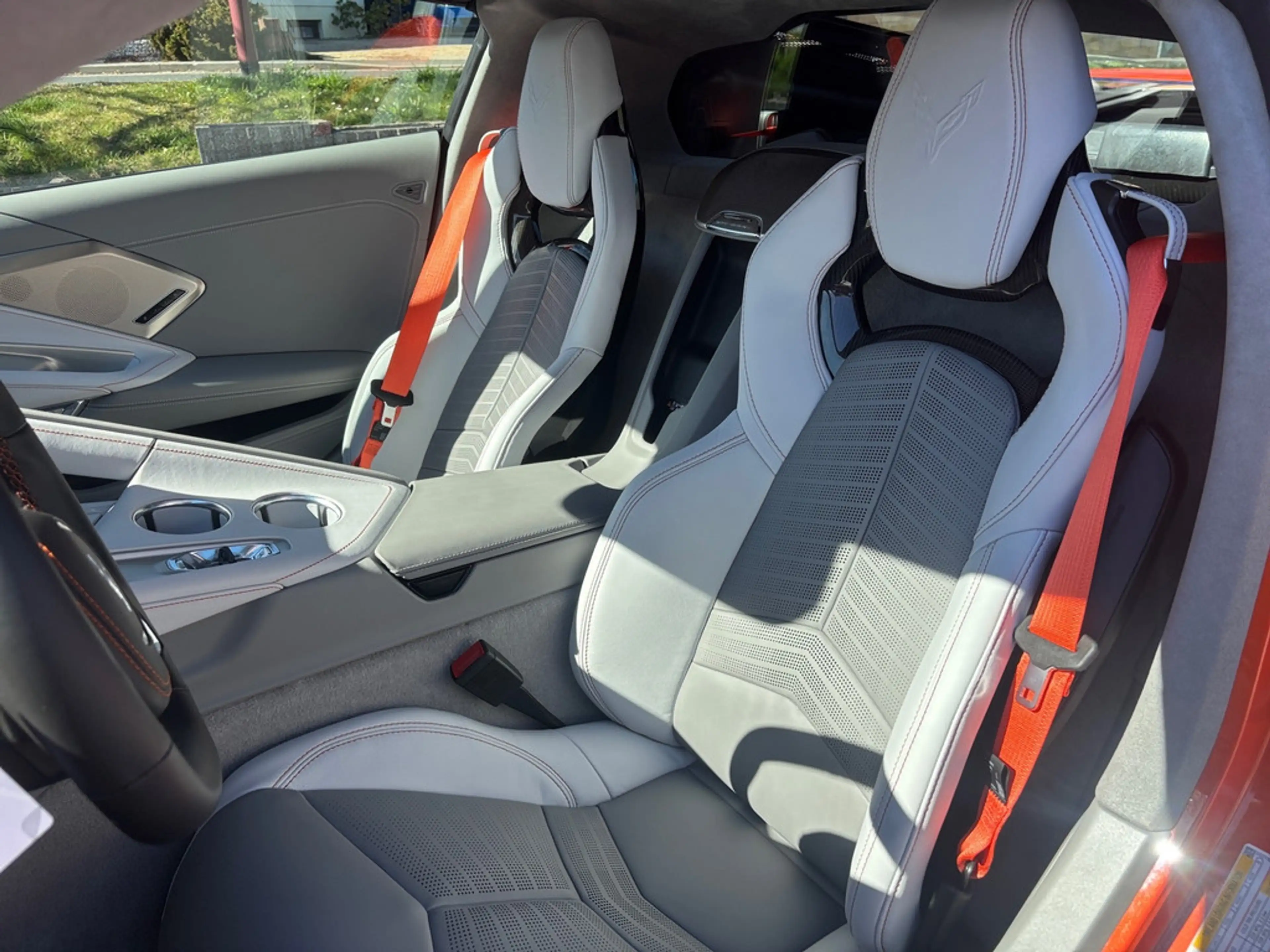 Corvette C8 Stingray Coupé 3LT 26 New Interior/Spoiler — photo 10