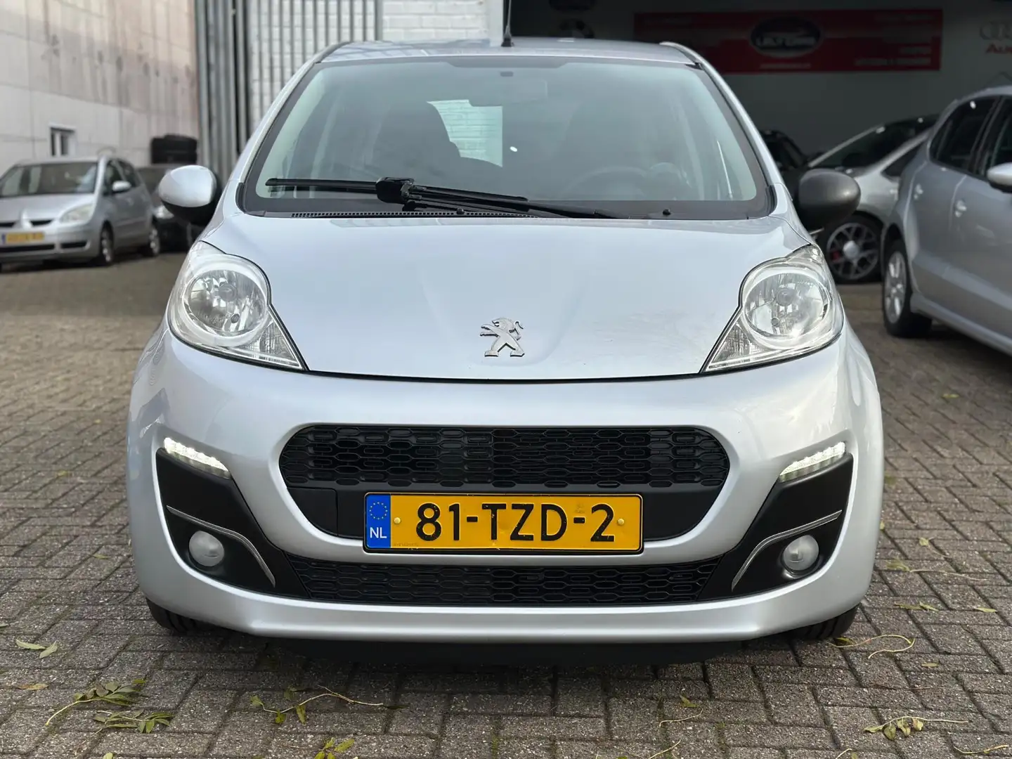 Peugeot 107 1.0 Active Bj:2012 LED Airco El Ramen NAP Grijs - 2