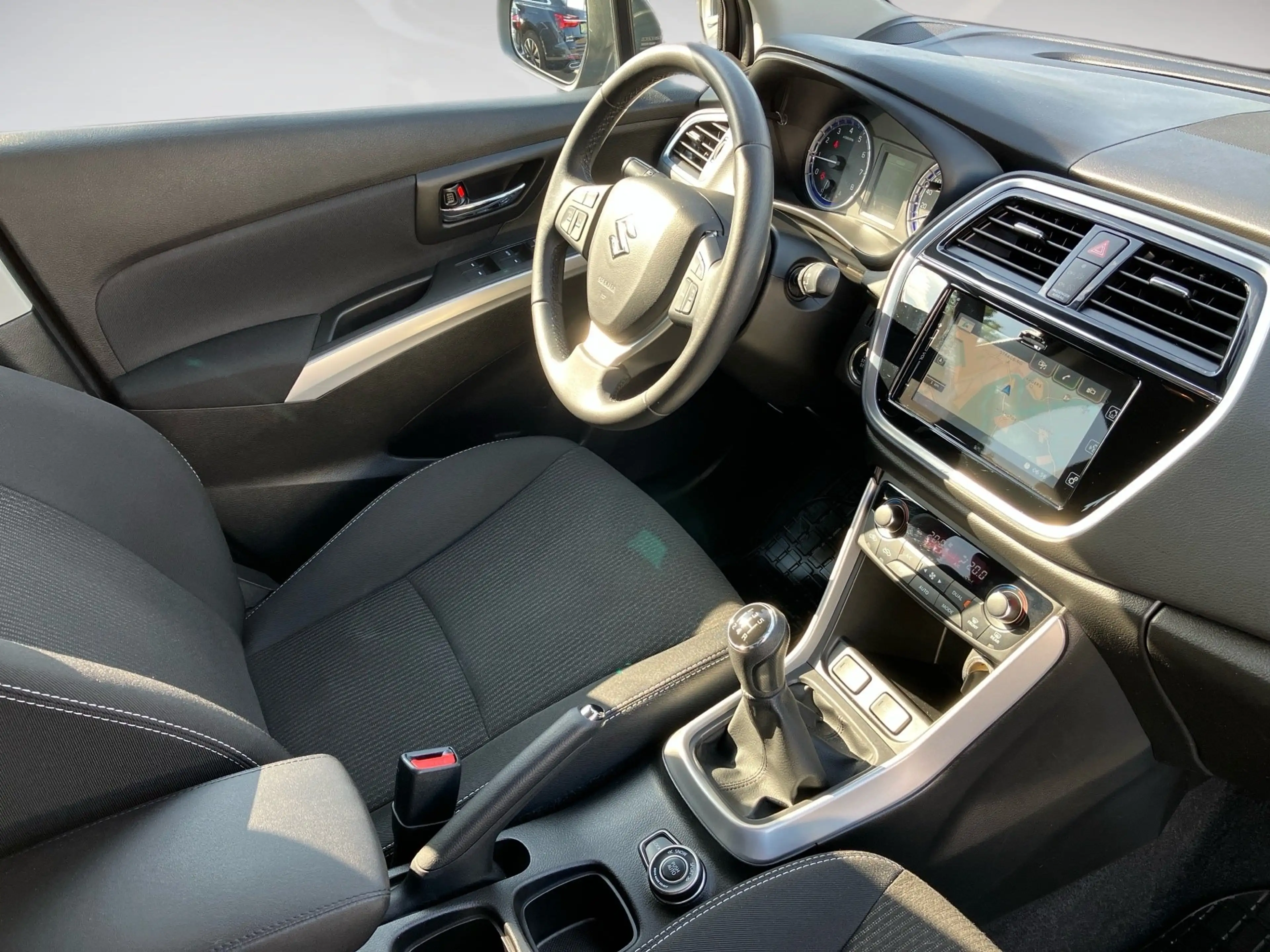 Suzuki SX4 S-Cross Comfort 4x2 1.0 BOOSTERJET 111PS.LED.CLIMA.17 ALU. — photo 9