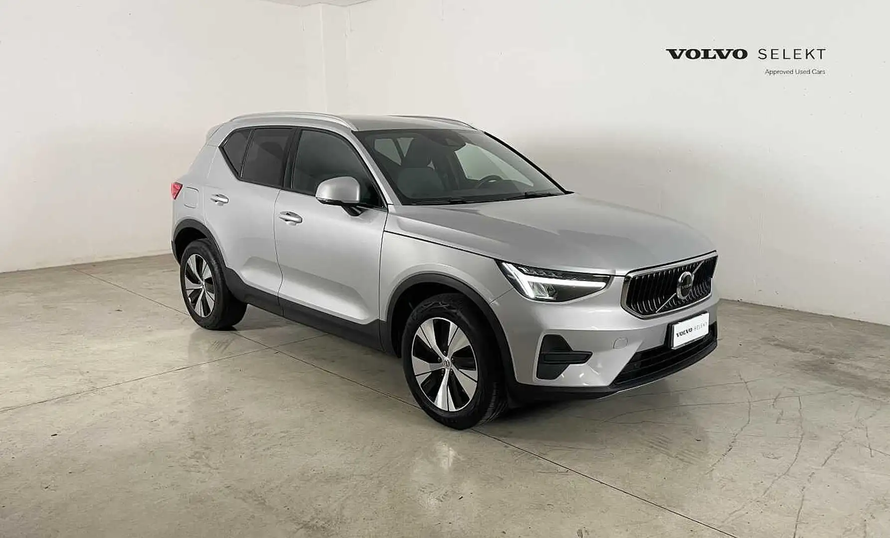 Volvo XC40 Core, T2 automatico, Benzina Srebrny - 1
