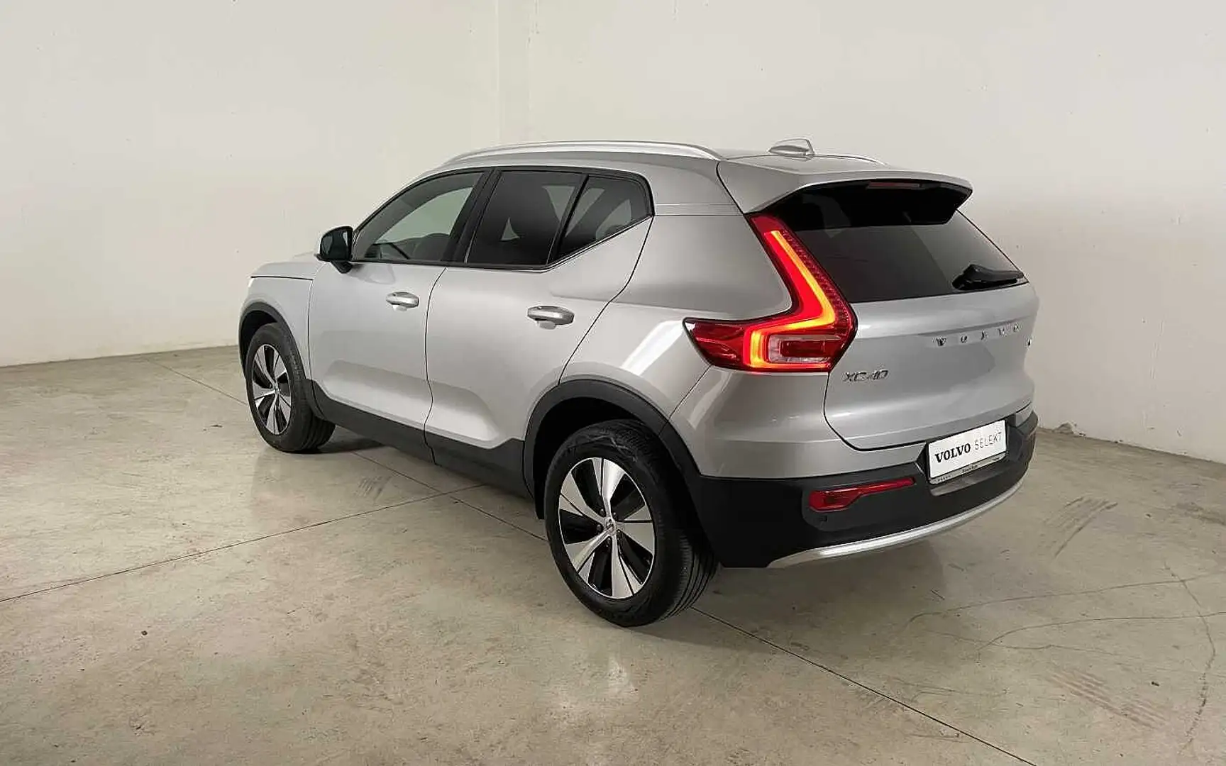 Volvo XC40 Core, T2 automatico, Benzina Silber - 2
