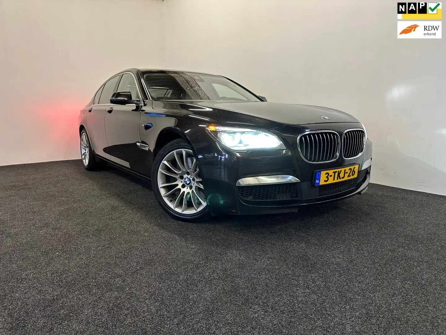 BMW 750 7-serie 750d | Automaat | M-pakket | ACC | NAP | L Zwart - 1
