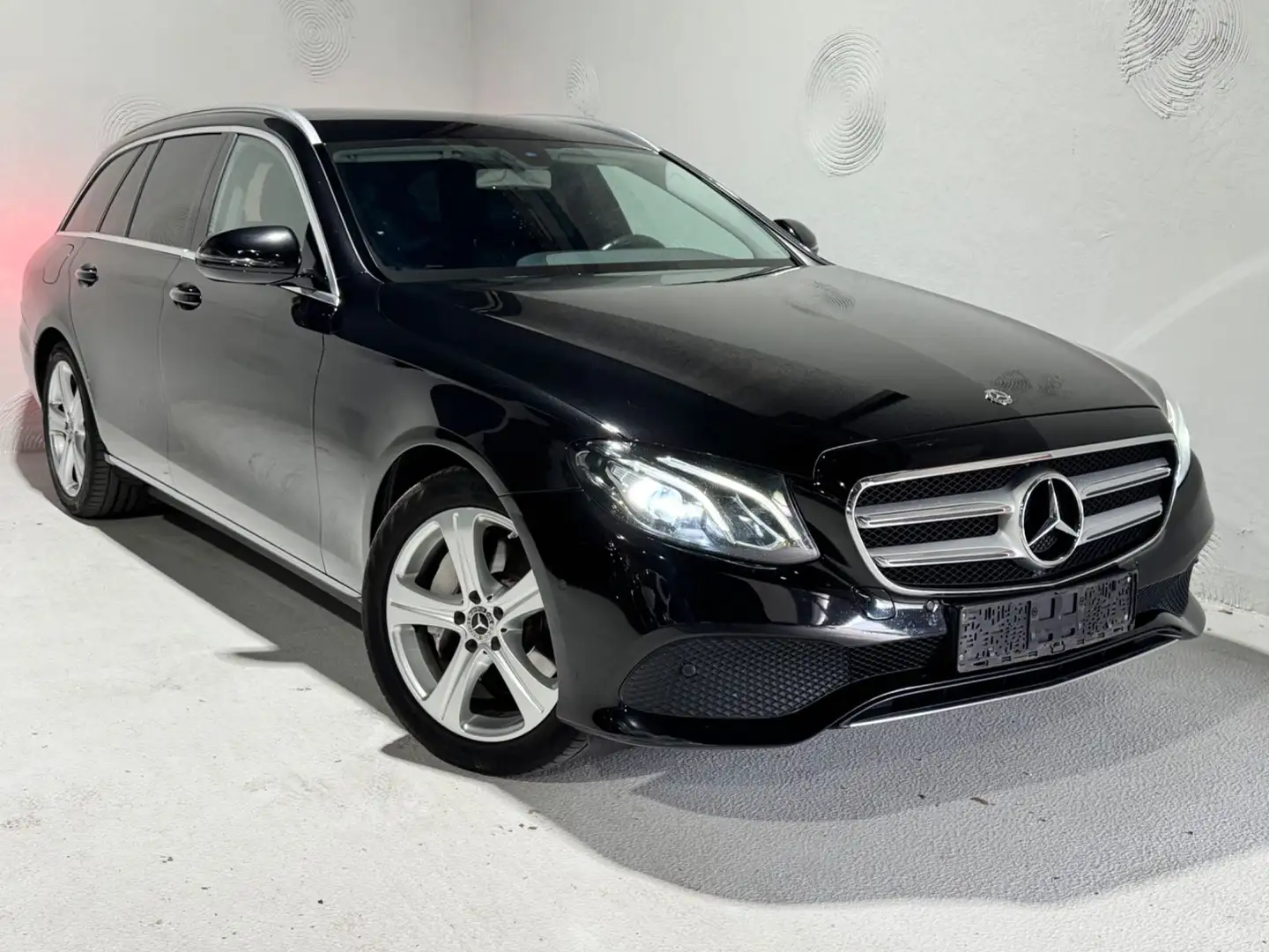 Mercedes-Benz E 350 d T-Modell Avantgarde*Kamera*Teilleder* Noir - 1