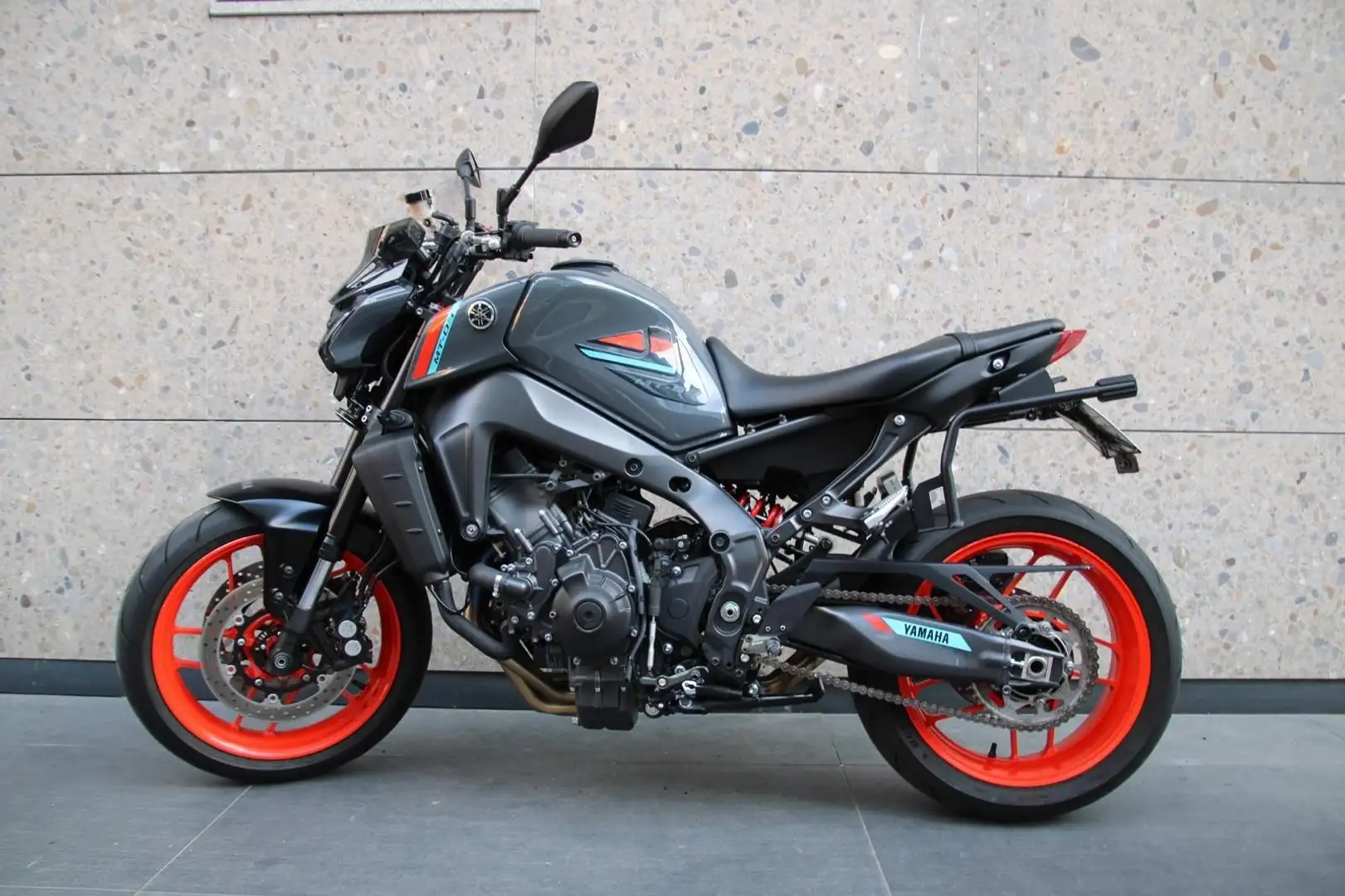 Yamaha MT-09 Grigio - 1