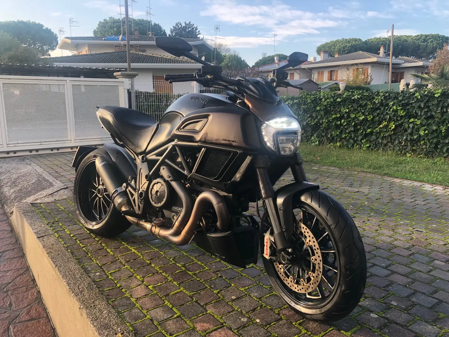 Ducati Diavel Dark Negro - 1