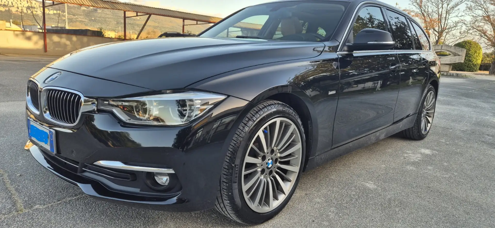 BMW 320 320d Touring Luxury auto Schwarz - 1