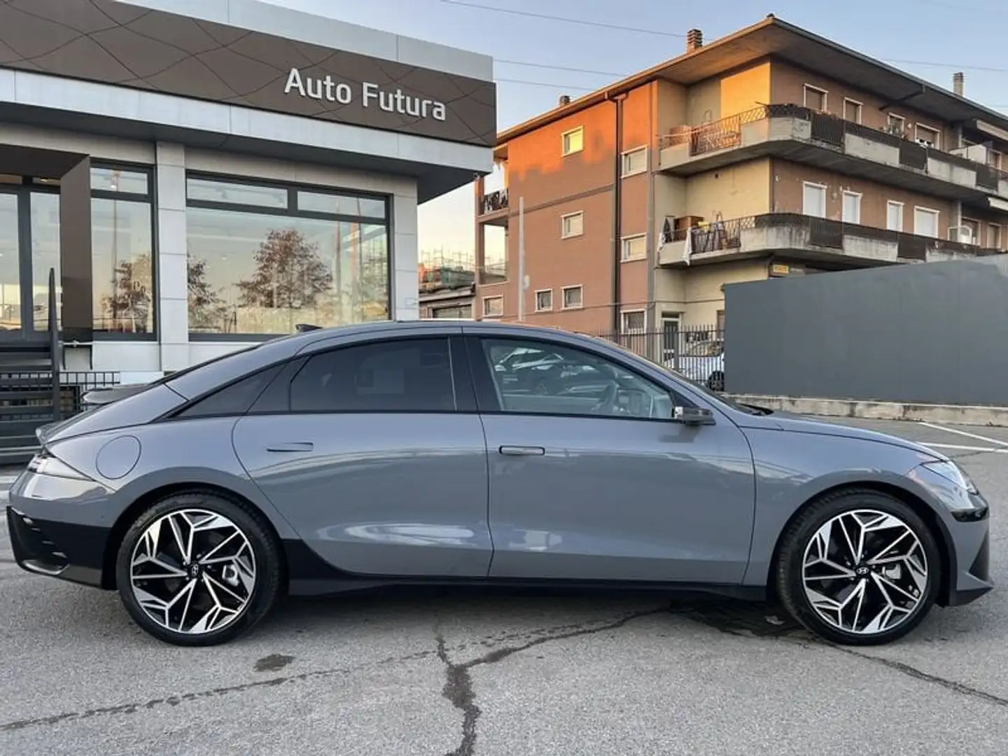 Hyundai IONIQ 6 77.4 kWh 2WD Evolution + Tech Pack  IN PRONTA CON Grigio - 2