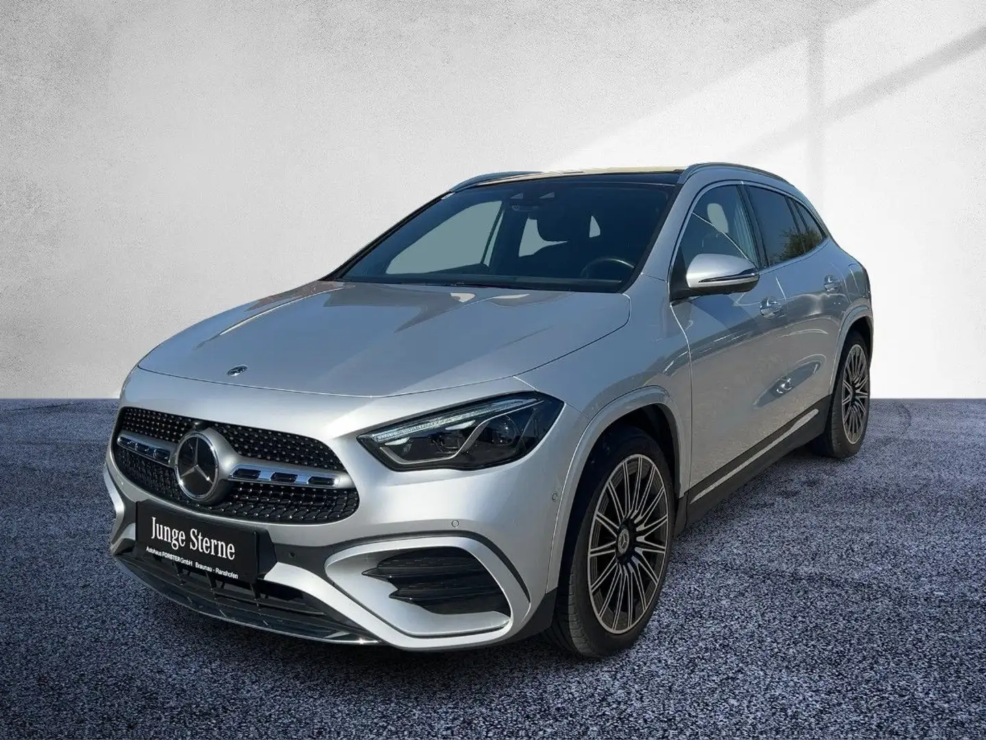 Mercedes-Benz GLA 200 d 4MATIC AMG Line Distr KeyGo PTS Shz Silber - 1