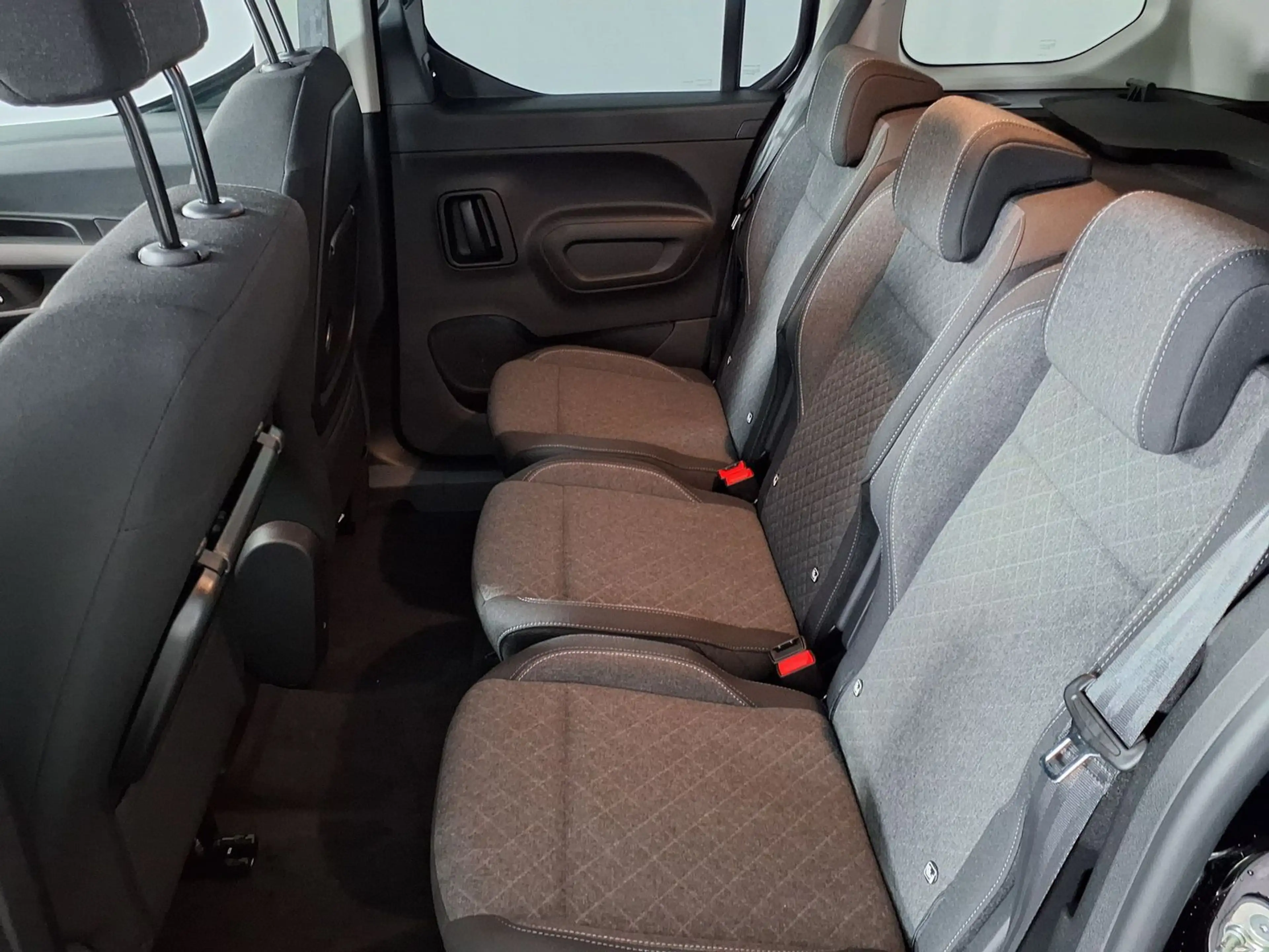 Opel Combo Life GS Stand-Hzg|AHK|RFK|PANO|Matrix|N... — photo 10