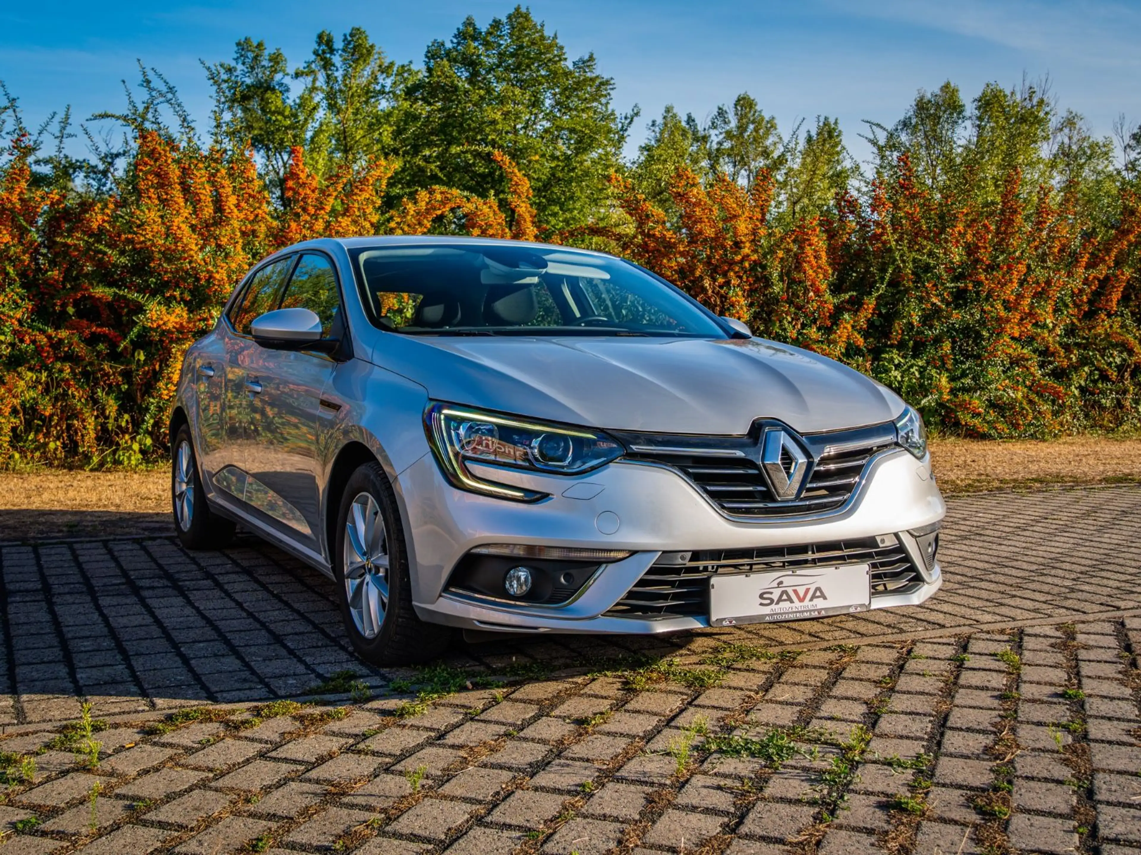 Renault Megane IV Lim. 5-trg./ TÜV NEU — photo 3