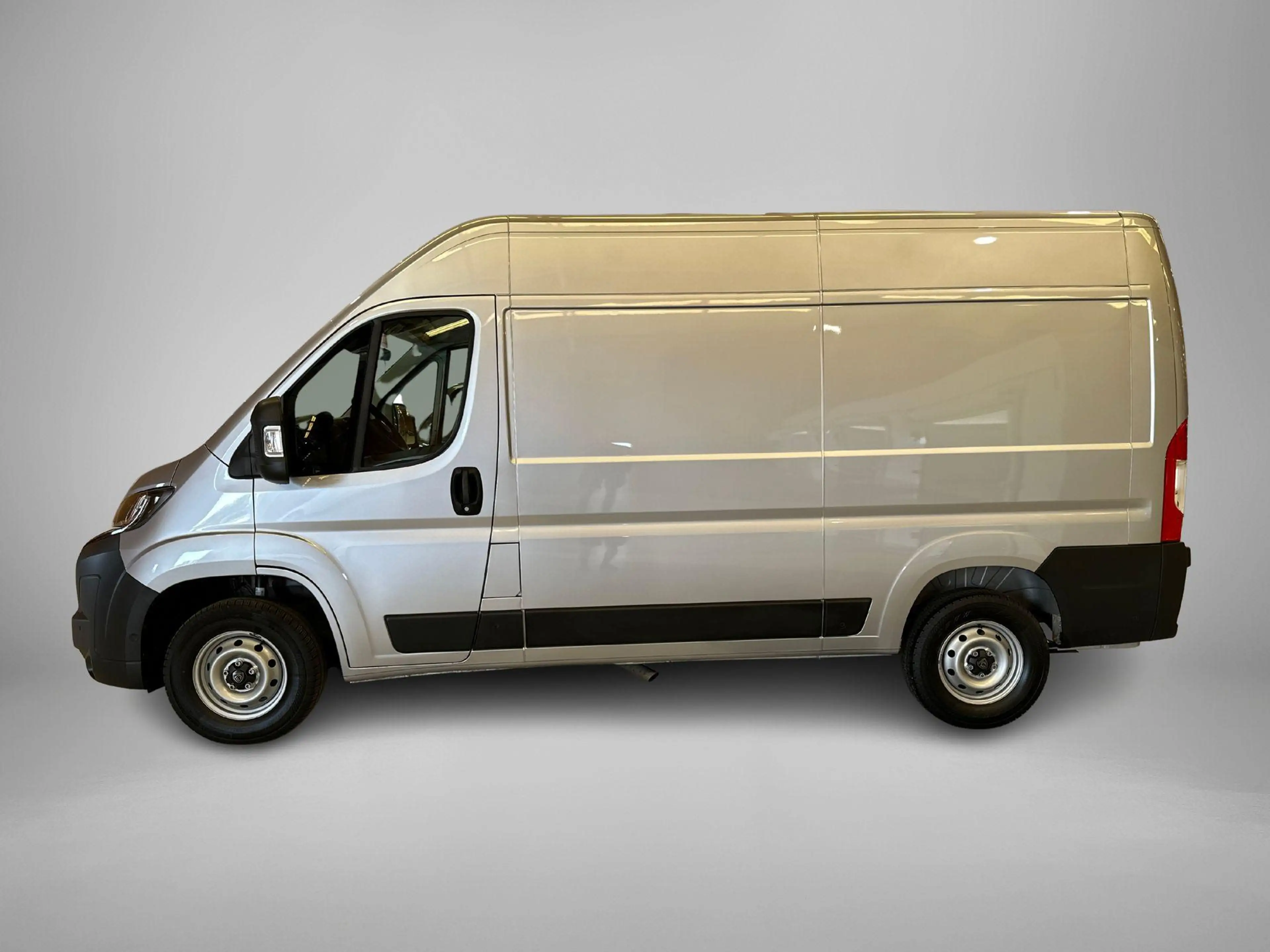 Peugeot Boxer 2.2 BlueHDi 140 S&S L2H2 3.3t | Apple Carplay/Andr — photo 2