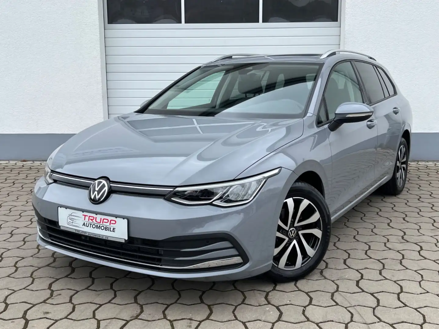 Volkswagen Golf VIII 1.5 eTSI/LED/AHK/Pano/Standh/ACC/R-Kam Grigio - 1