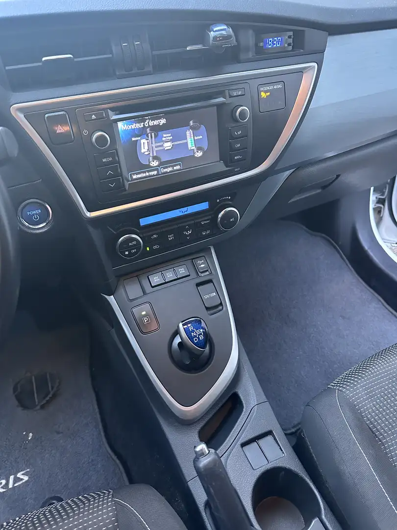 Toyota Auris TOYOTA AURIS SPORTS TOURING HYBRIDE 136H ACTIVE Fehér - 2