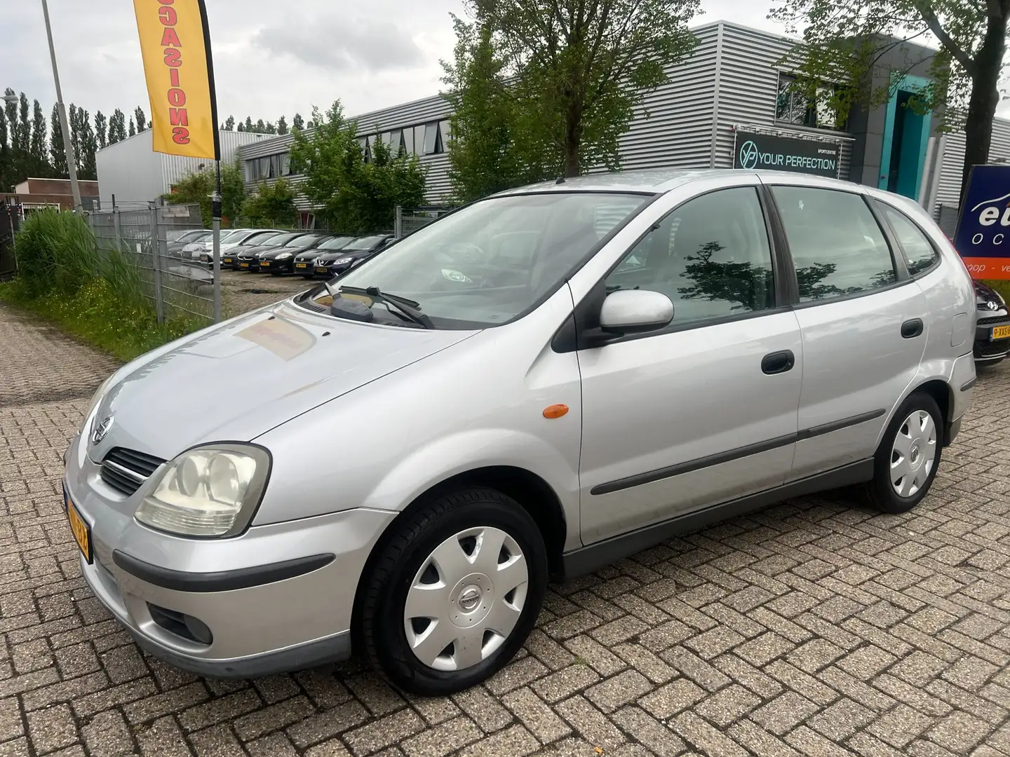 Nissan Almera Tino 1.8 Visia - AIRCO - NIEUWE JAAR APK ! Grau - 2