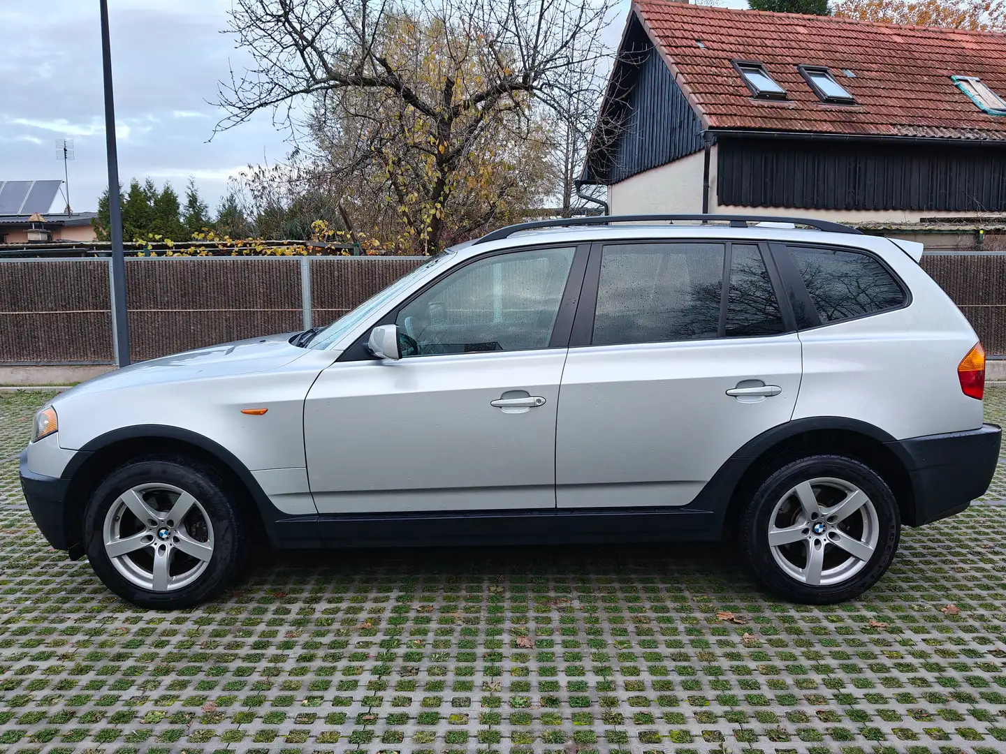 BMW X3 X3 3.0d Silber Met. Klima Servo ZV AHK Alufelgen.. Silber - 2
