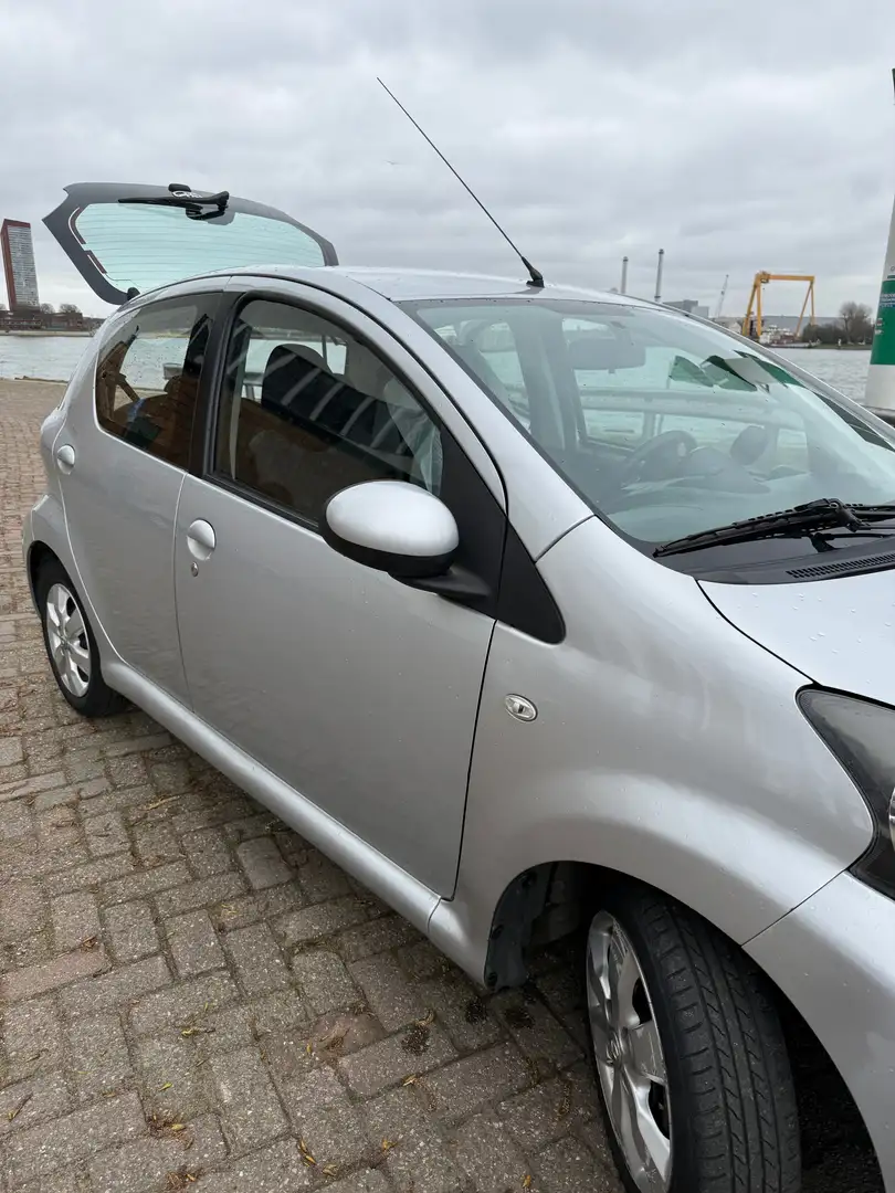 Toyota Aygo Aygo 1.0 VVT-i Dyn. Or. Zilver - 2