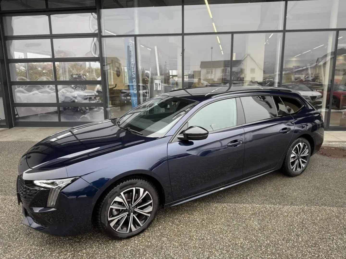Peugeot 508 SW 1,5 BlueHDi 130 EAT8 Allure Aut. Blau - 2