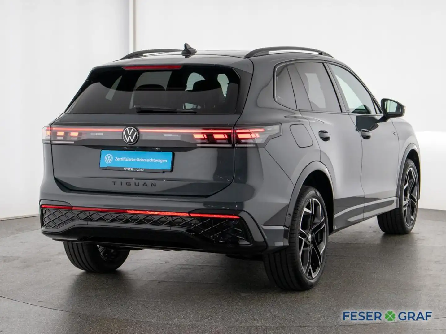 Volkswagen Tiguan 2.0 TDI R-Line 4Motion DSG BlackStyle AHK / Standh Grau - 2