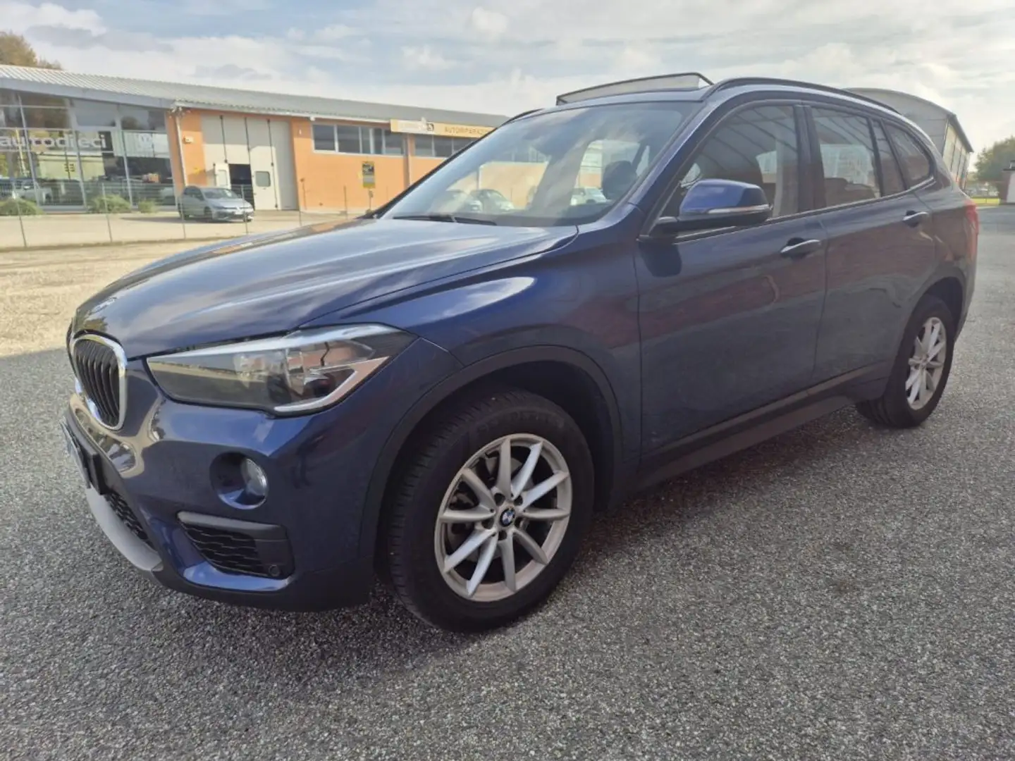 BMW X1 sDrive18d Msport Bleu - 1